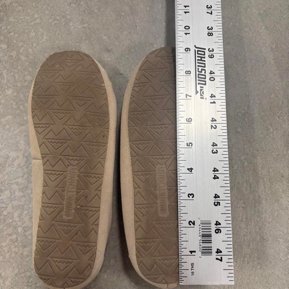 Minnetonka Gray & Cream Cozy Slippers Size 7 - Picture 5 of 5
